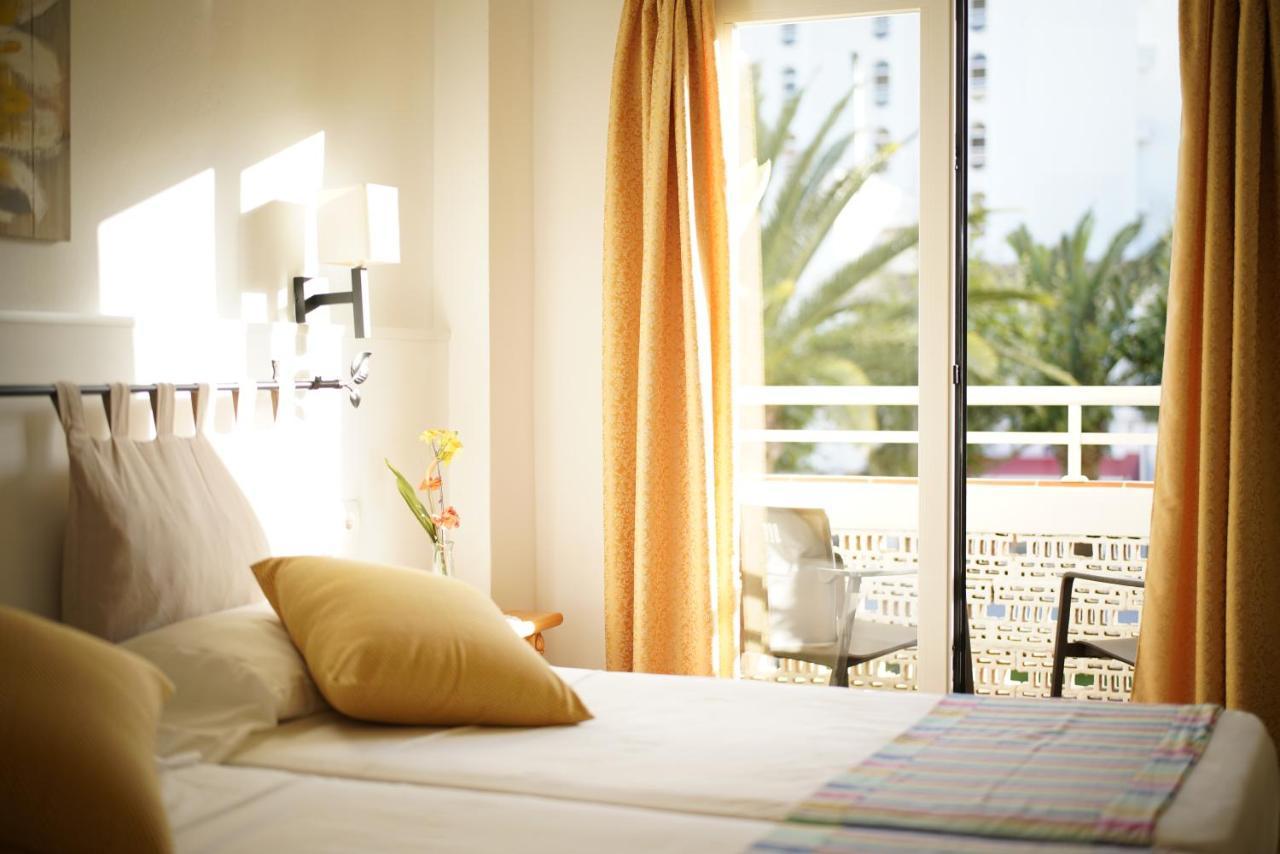 Hostal Yebisah Santa Eularia des Riu Exterior photo