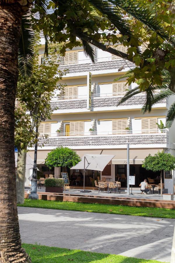 Hostal Yebisah Santa Eularia des Riu Exterior photo
