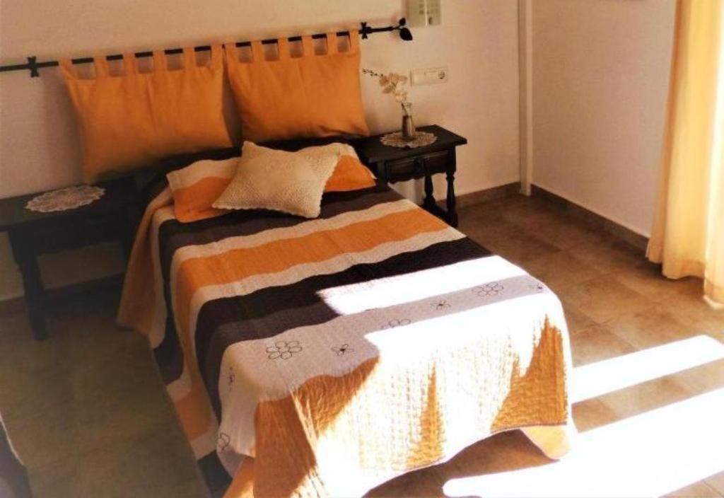 Hostal Yebisah Santa Eularia des Riu Exterior photo
