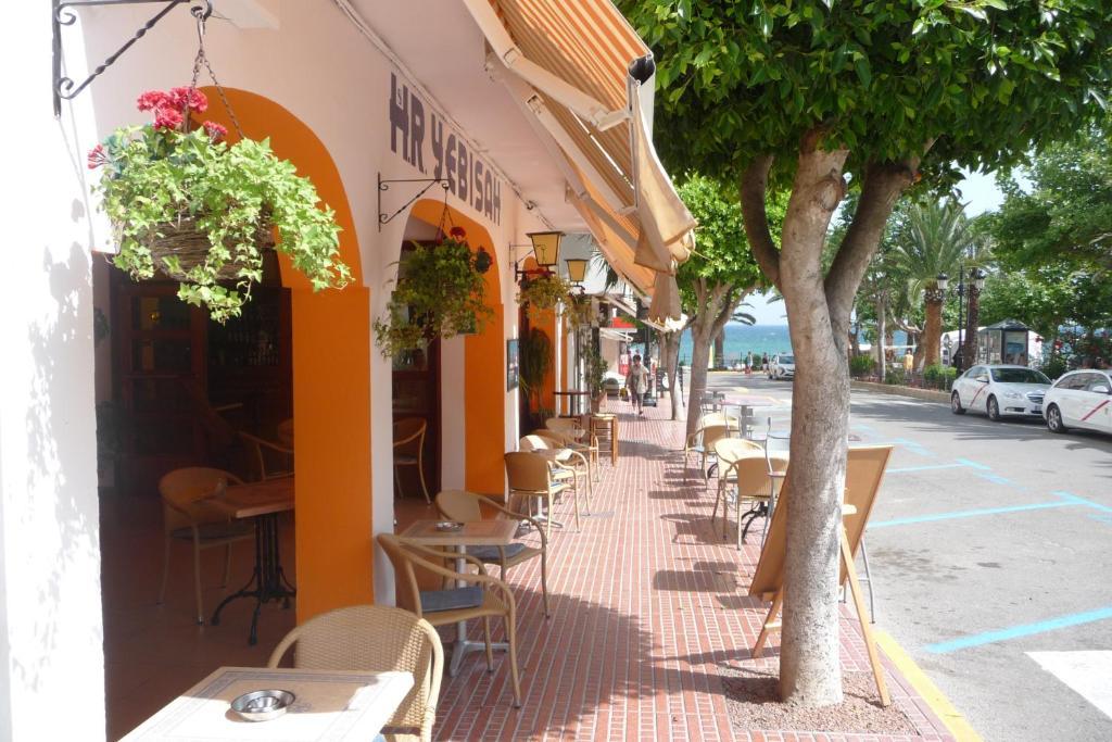 Hostal Yebisah Santa Eularia des Riu Exterior photo