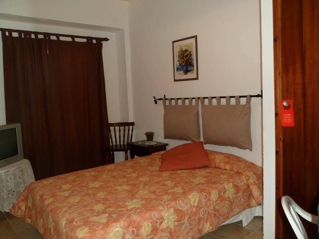 Hostal Yebisah Santa Eularia des Riu Exterior photo